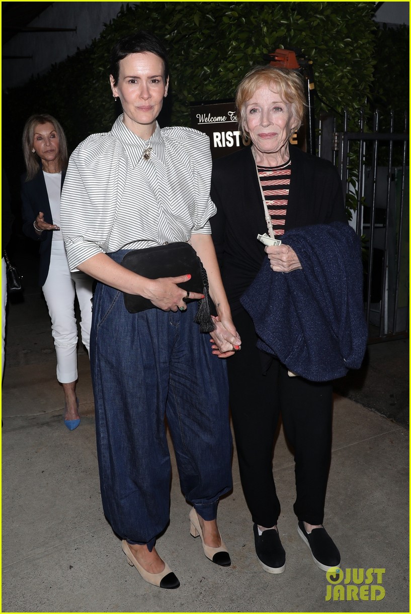 sarah paulson holland taylor hold hands on date night 114785189