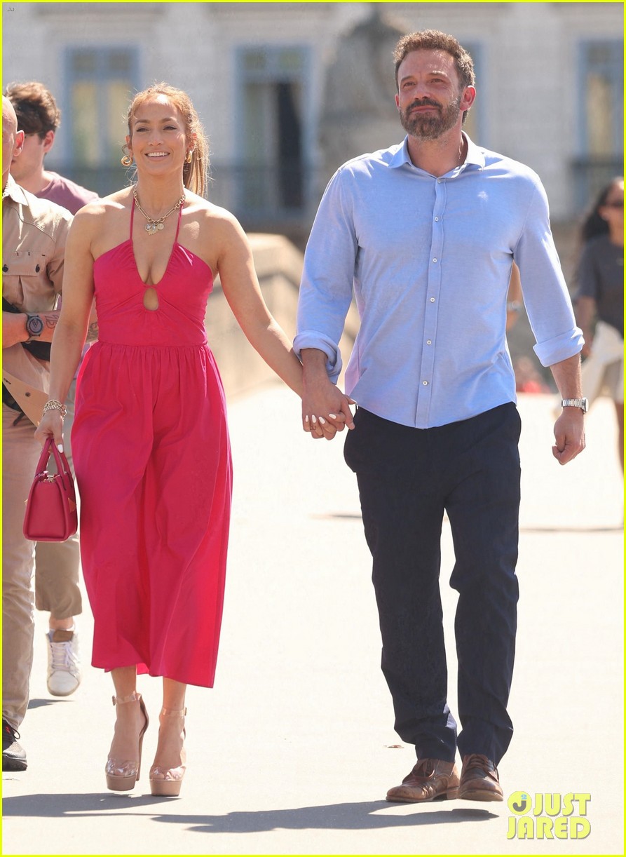 Ben Affleck & Jennifer Lopez Stroll Around Paris on Her 53rd Birthday