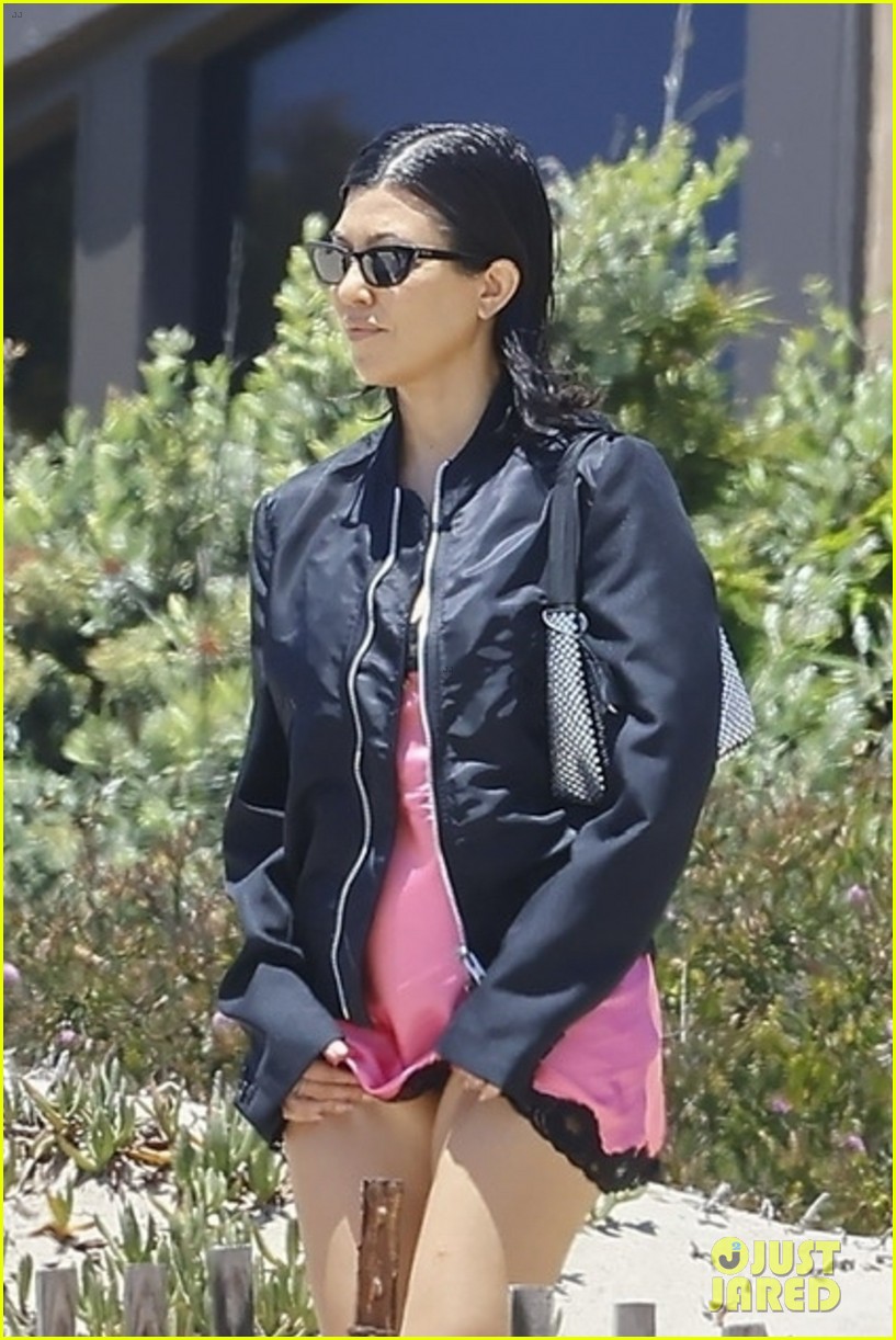 Sisters Kim & Kourtney Kardashian Spend Their Sunday With Friends at a