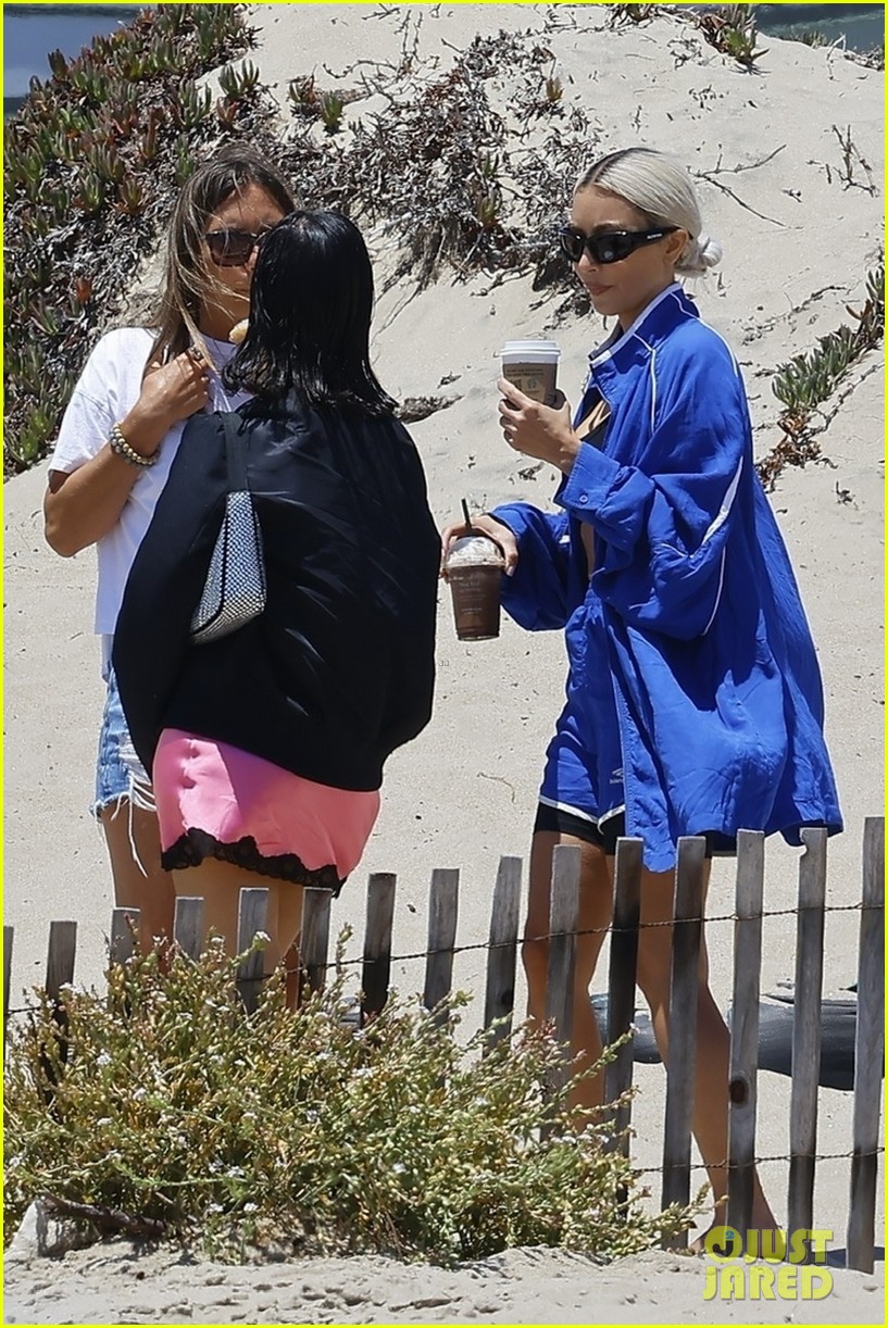 Sisters Kim & Kourtney Kardashian Spend Their Sunday With Friends at a