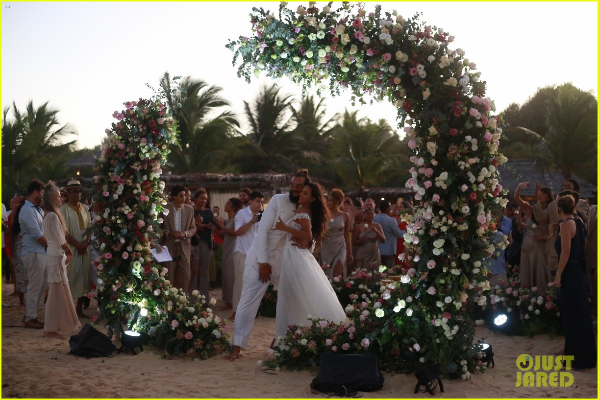 Lais Ribeiro Marries Joakim Noah in a Romantic Beach Wedding