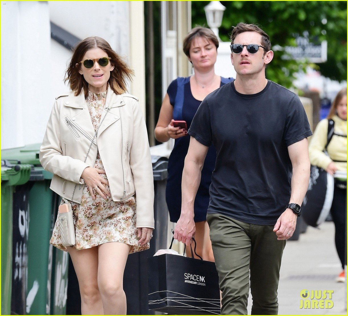 Kate Mara & Jamie Bell Spend the Afternoon House Hunting in London