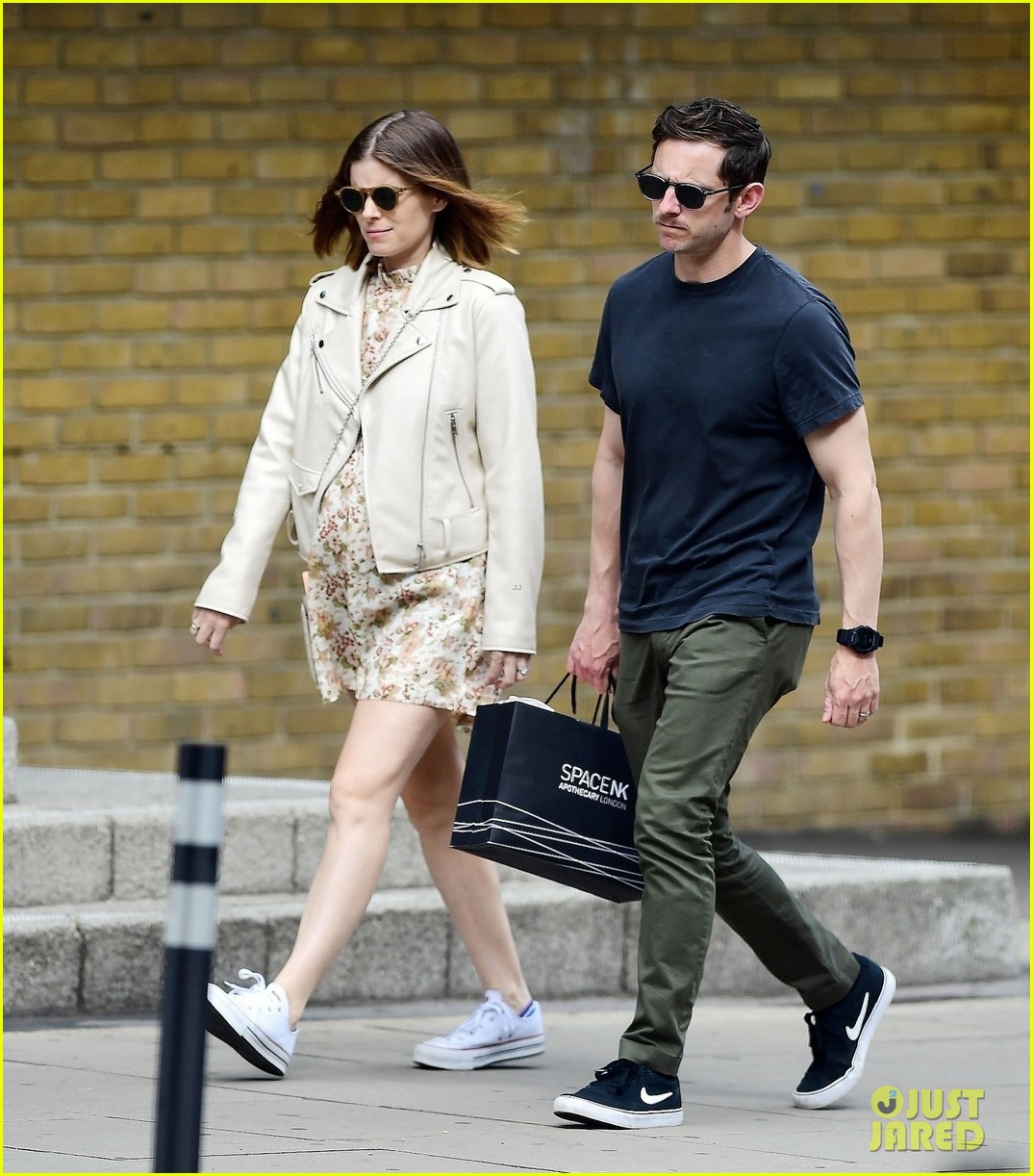Kate Mara & Jamie Bell Spend the Afternoon House Hunting in London