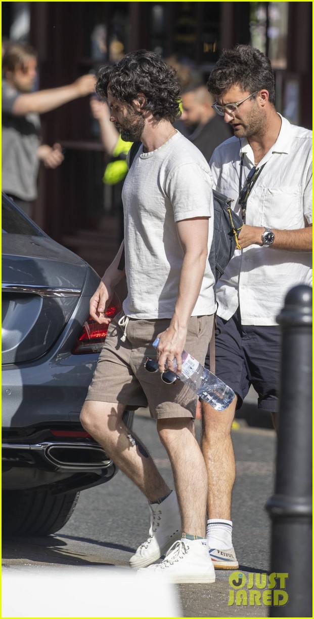 penn badgley heads out after wrapping filming you for the day 104785216