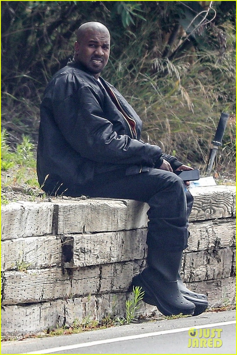 kanye west checks out the renovations at his house in malibu 01