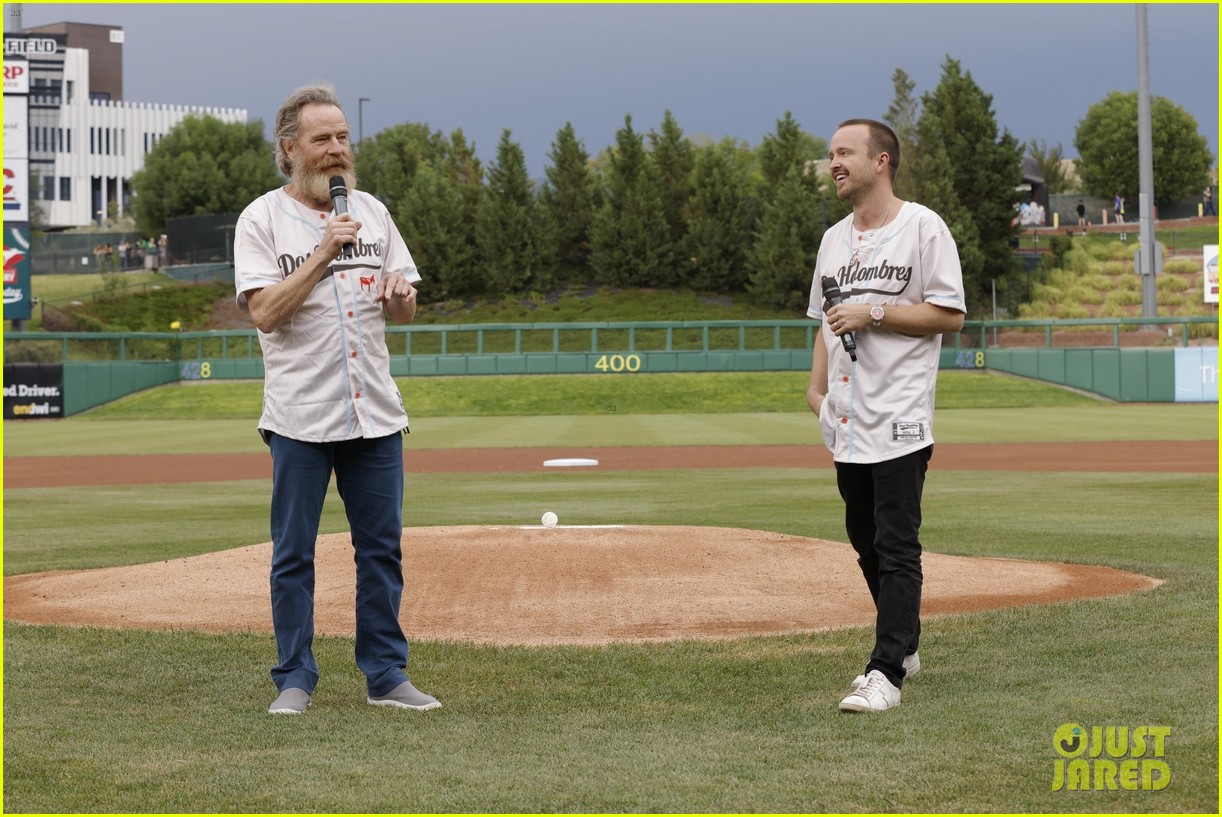 bryan cranston aaron paul dos hombres charity game 244797301