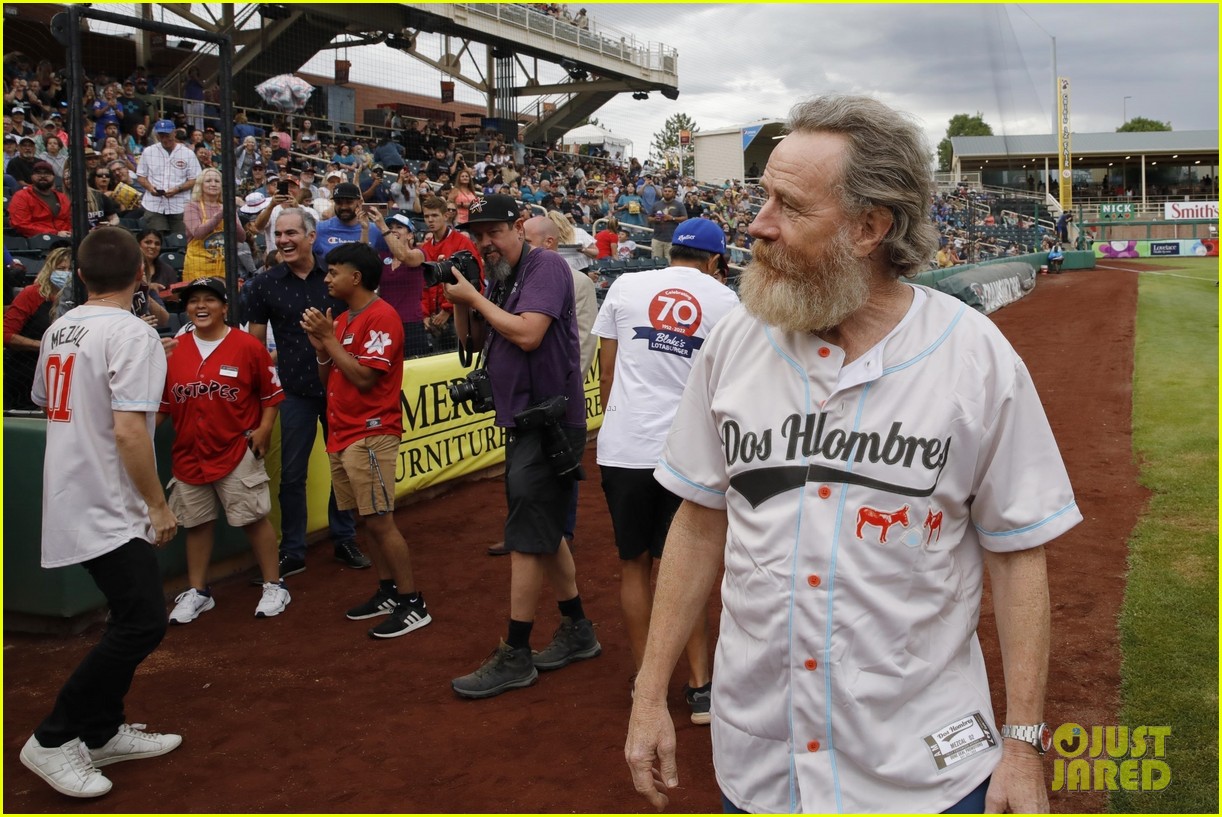 bryan cranston aaron paul dos hombres charity game 434797320