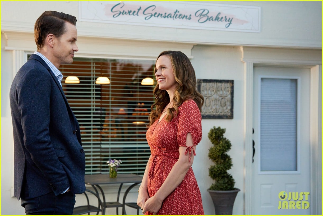 Rachel Boston & Paul Campbell Navigate The Dating Scene as Single