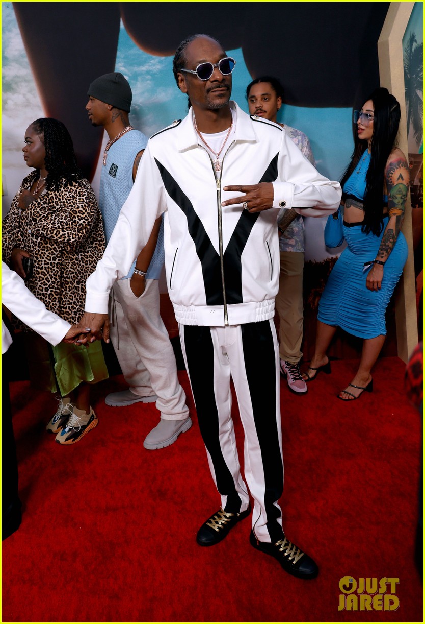 Jamie Foxx & Snoop Dogg Hang Out at World Premiere of 'Day Shift