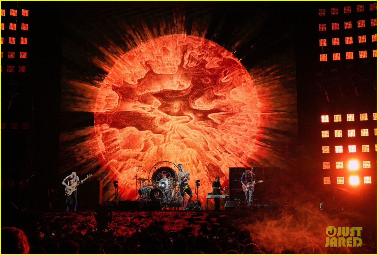 Red Hot Chili Peppers' Set List for Summer 2022 Tour Revealed! Photo