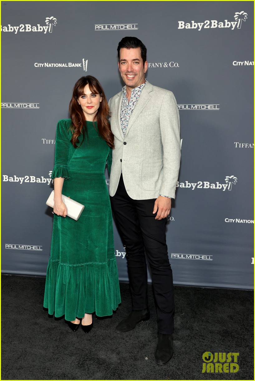 Zooey Deschanel & Jonathan Scott Celebrate Three Year Anniversary with(00)
