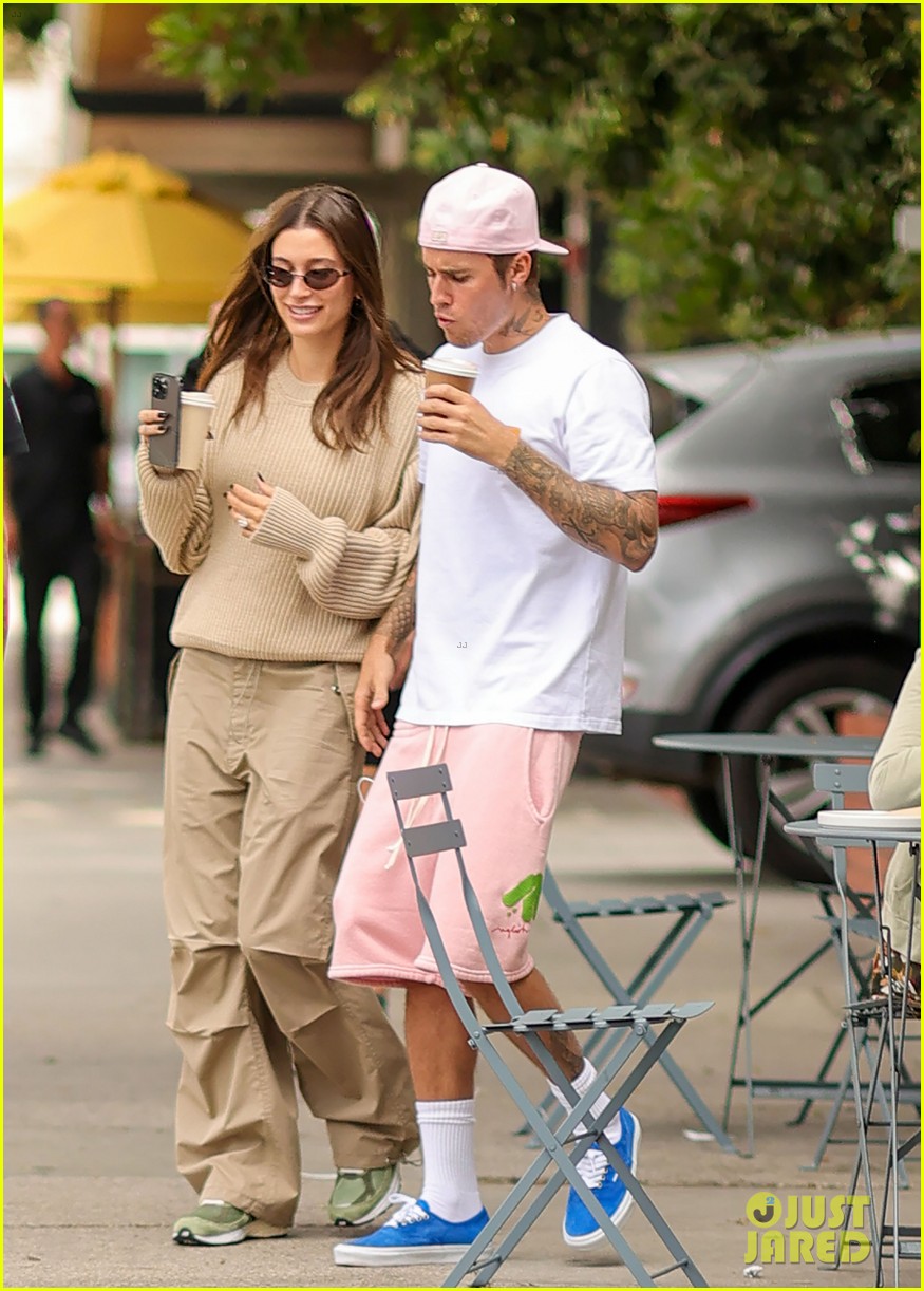 hailey bieber justin bieber coffee run after selena comments 01