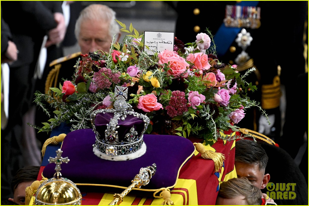 King Charles' Personal Note to Queen Elizabeth on Her Casket Revealed