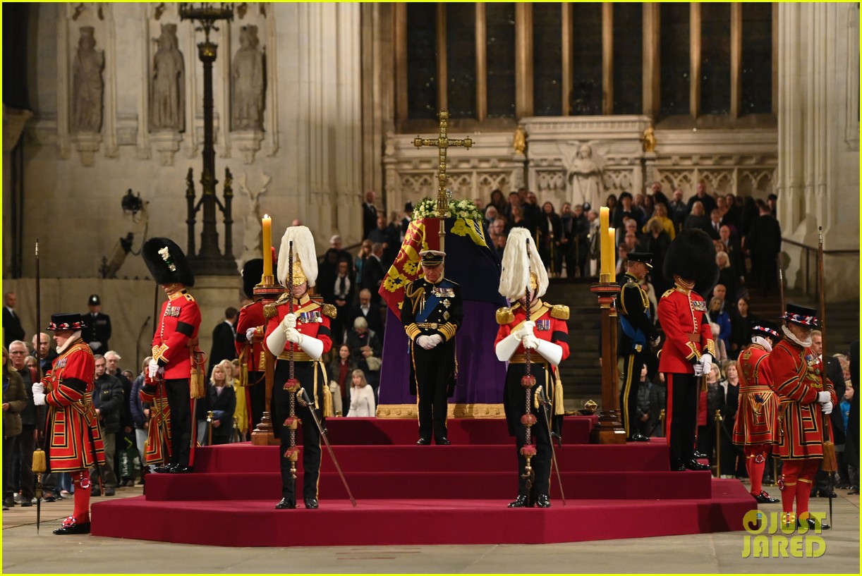 Queen Elizabeth's Four Children Stand Vigil at Her Coffin for 'Vigil of(02)