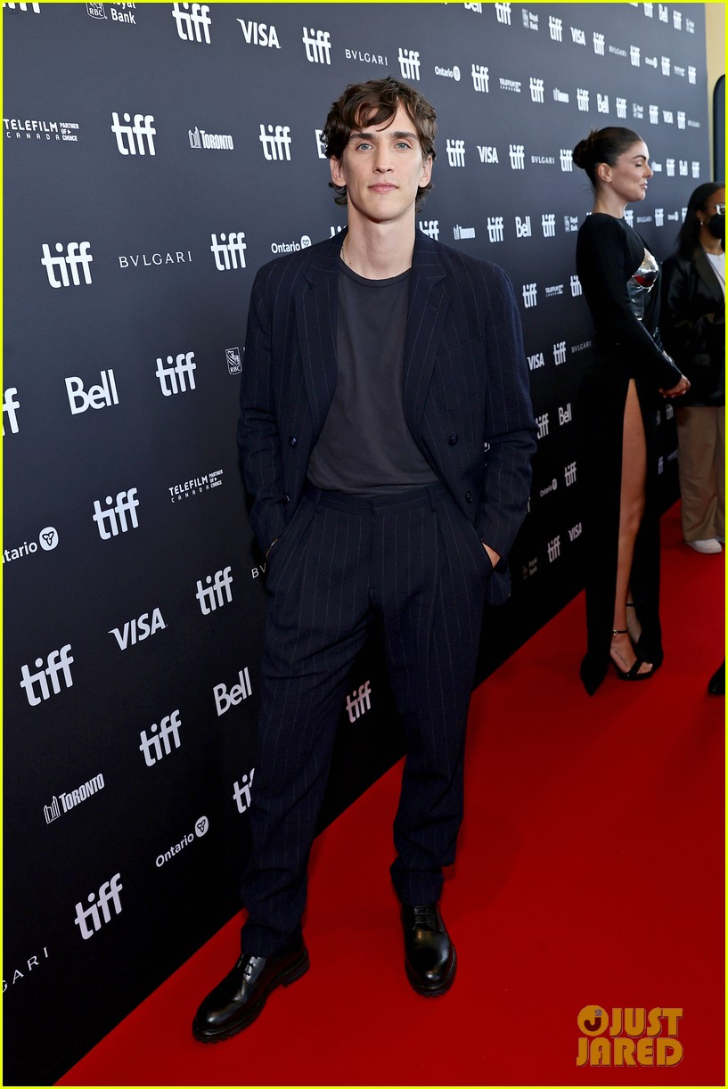 Joe Jonas Gets Wife Sophie Turner's Support at 'Devotion' Premiere at TIFF 2022! Photo 4818627