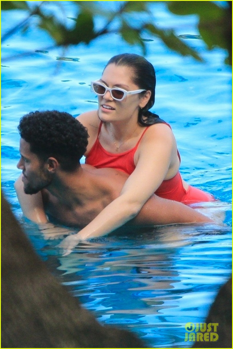 jessie j vacations with chanan colman vacation in rio 06
