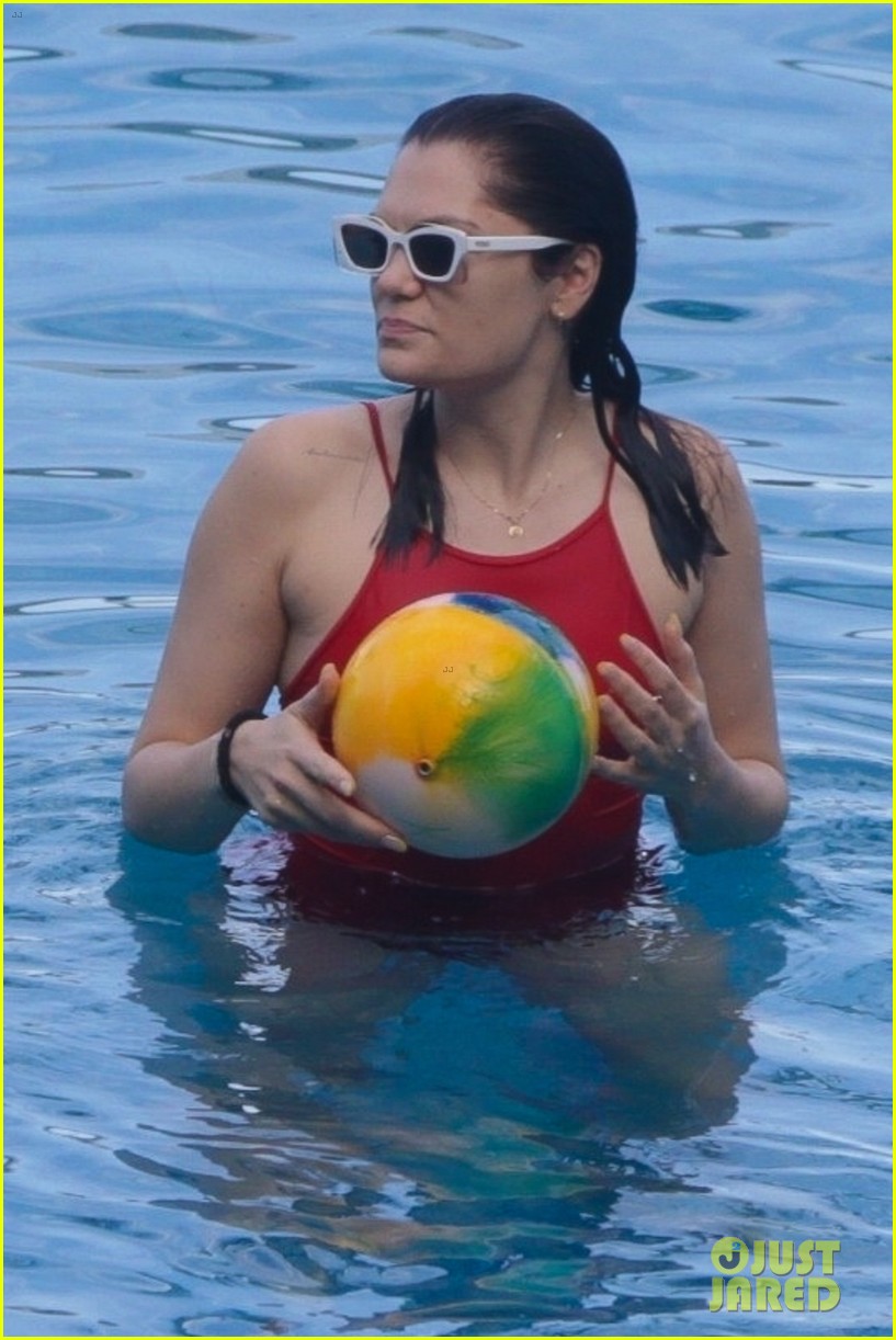 jessie j vacations with chanan colman vacation in rio 074814154