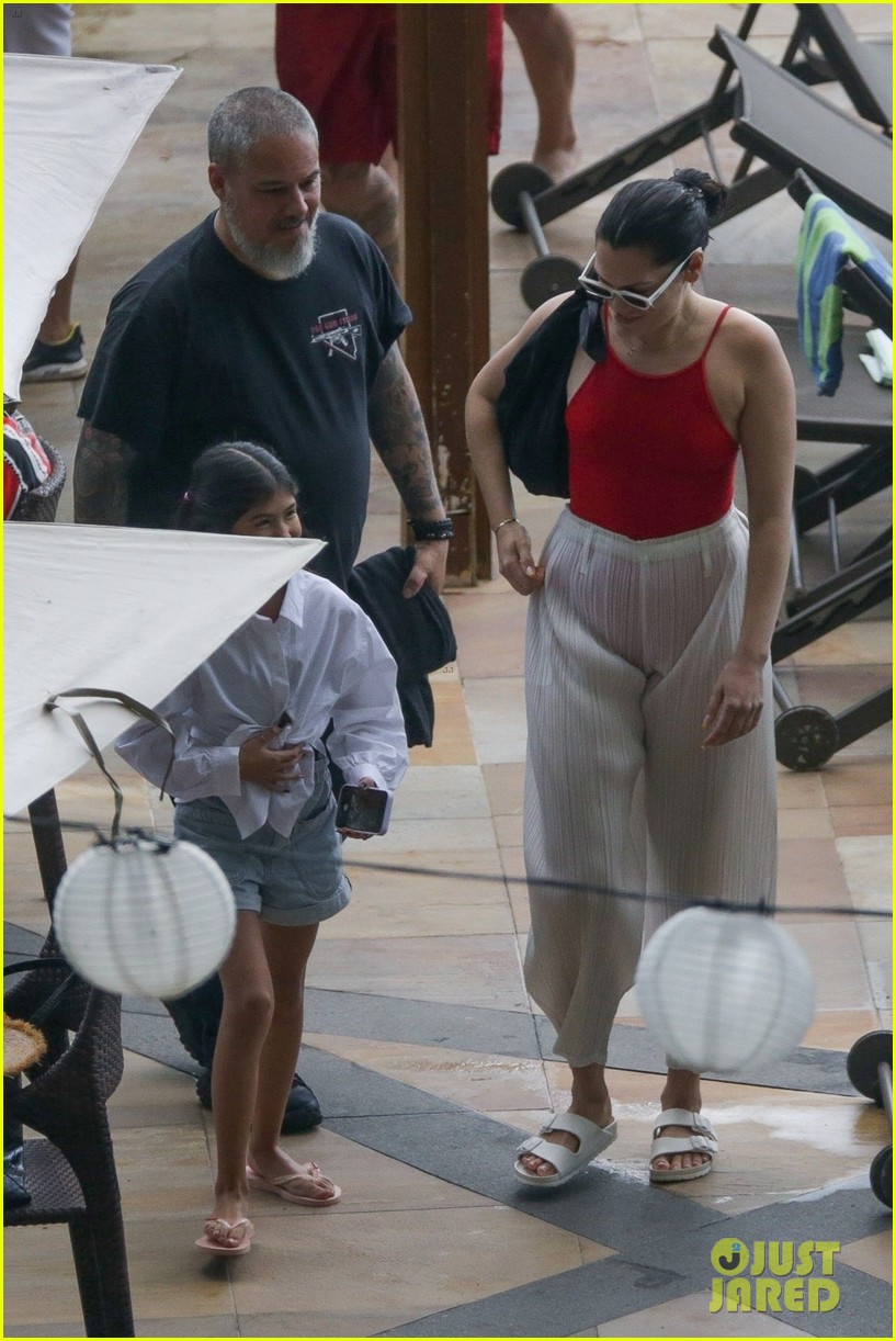 jessie j vacations with chanan colman vacation in rio 58