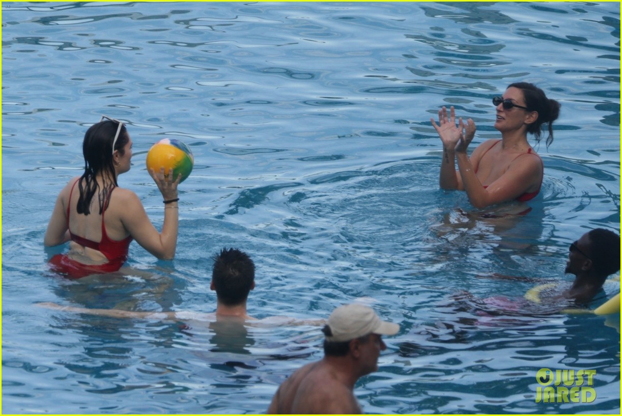 jessie j vacations with chanan colman vacation in rio 61