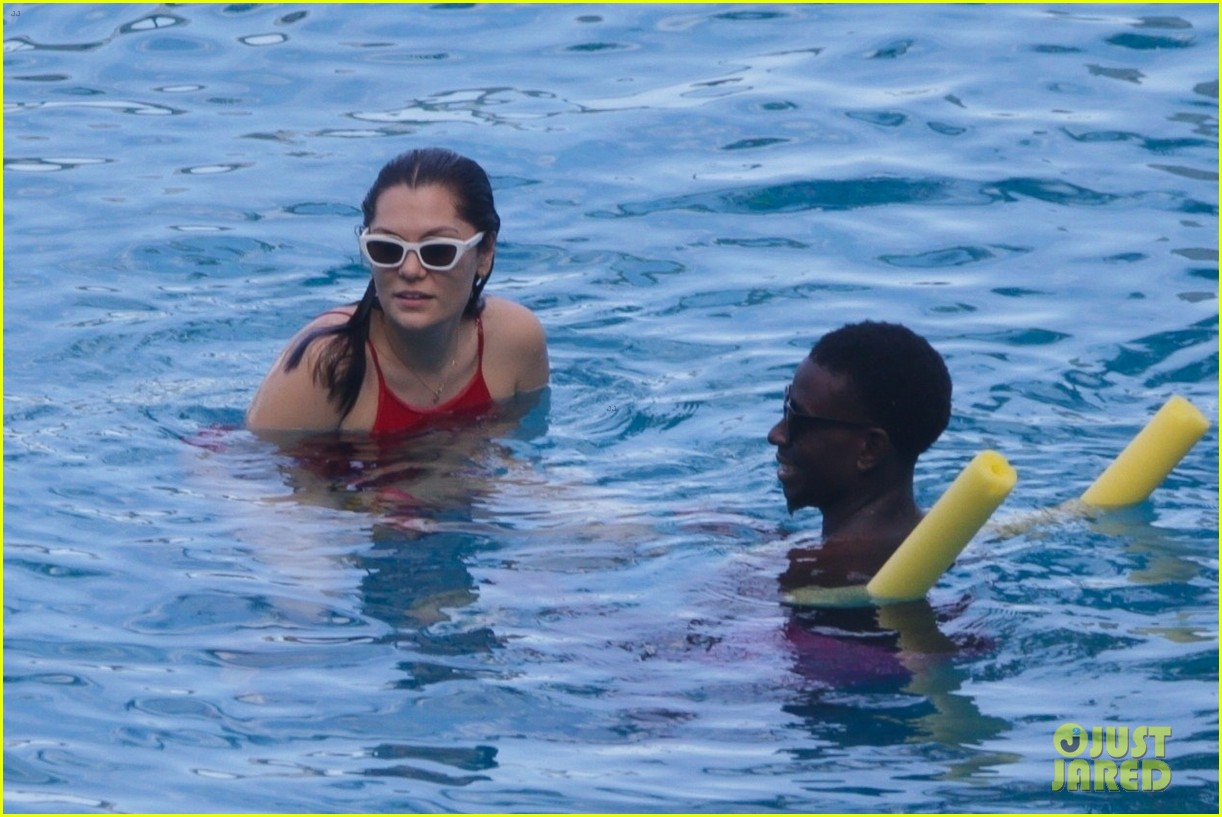 jessie j vacations with chanan colman vacation in rio 74