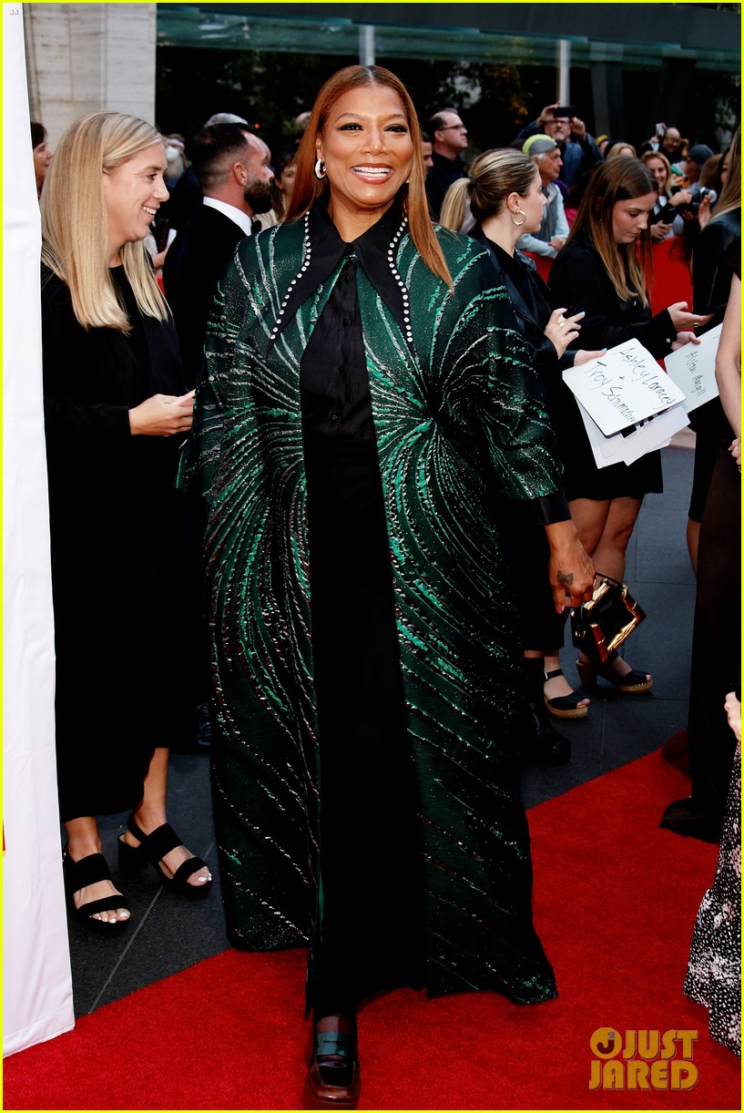 Julia Fox Stuns In Over The Top Silver Gown For New York Ballet Gala julia-fox-stuns-in-over-the-top-silver-gown-for-new-york-ballet-gala
