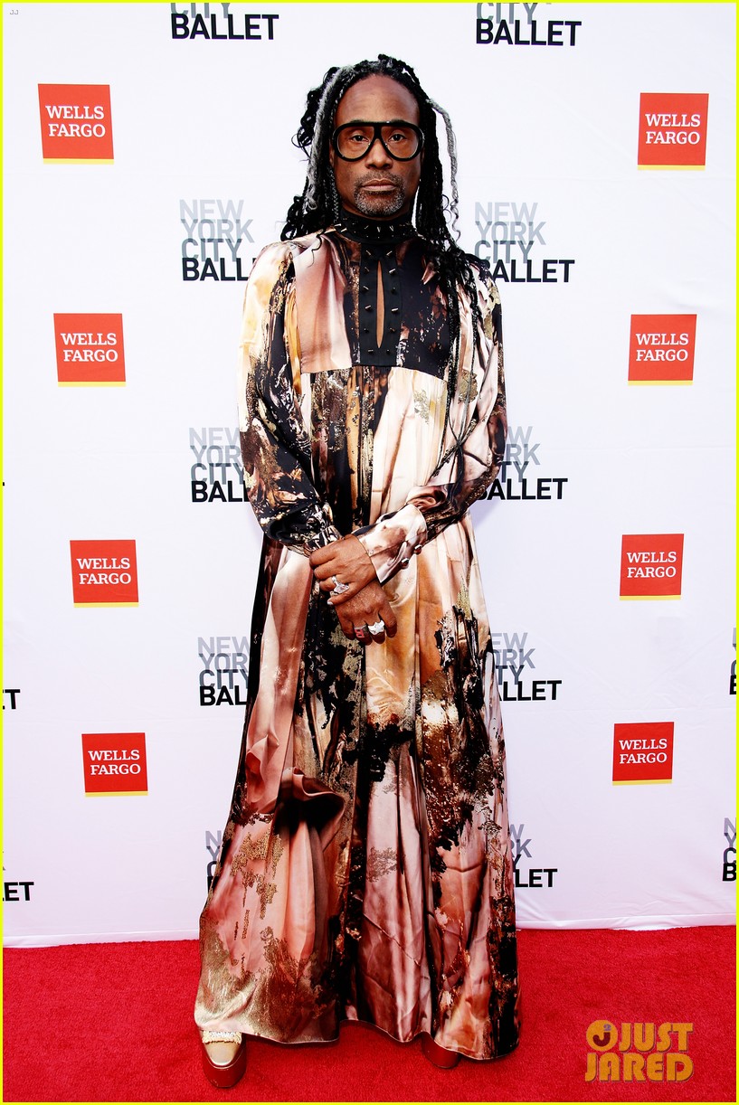 Julia Fox Stuns In Over The Top Silver Gown For New York Ballet Gala julia-fox-stuns-in-over-the-top-silver-gown-for-new-york-ballet-gala