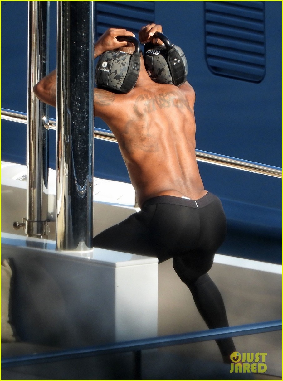 lebron james shirtless workout in italy 01