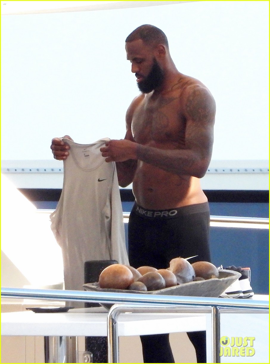 lebron james shirtless workout in italy 29