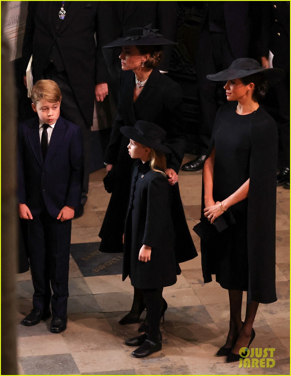 Meghan Markle Arrives at Queen Elizabeth's Funeral, Wears Special(02)