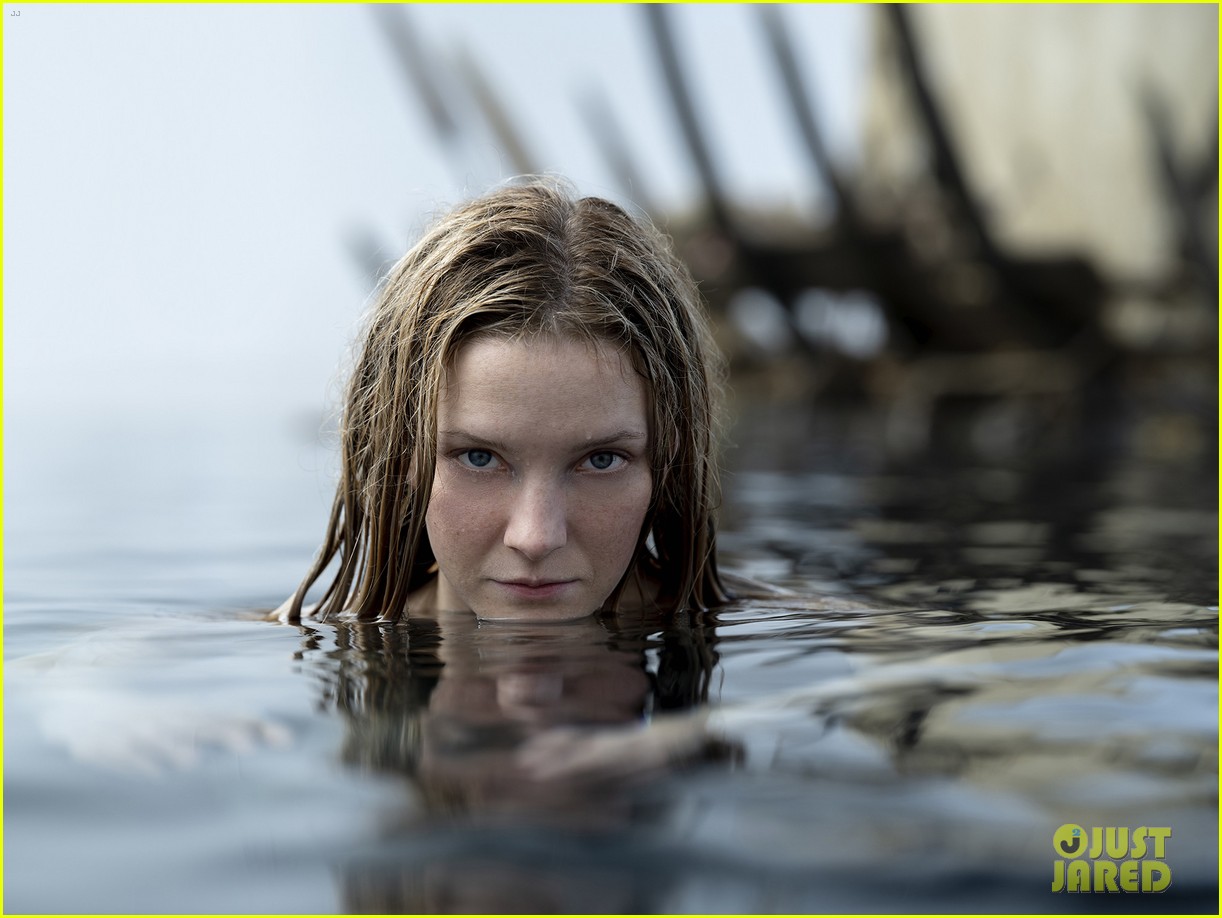 Morfydd Clark Wants To Honor Cate Blanchett With Her Galadriel in 'The ...
