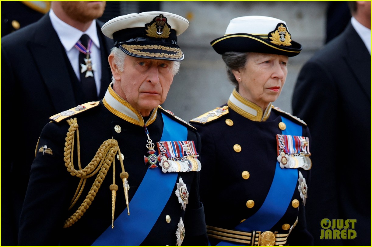 king charles royal family queens funeral attend 024823053