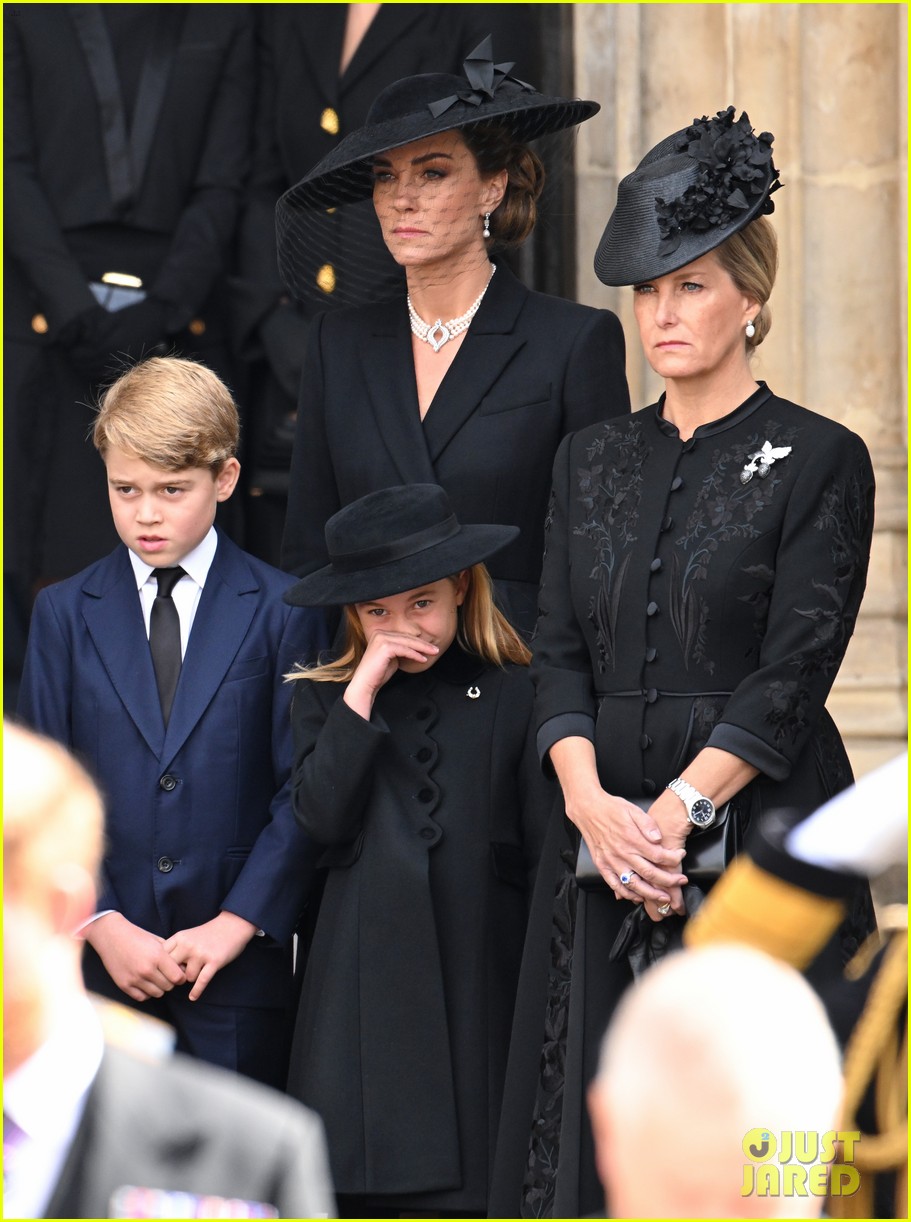 royal family somber queen elizabeths casket leaves abbey 02