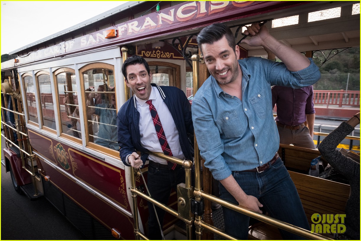 Jonathan & Drew Scott Sign New Deal To Bring More 'Property Brothers