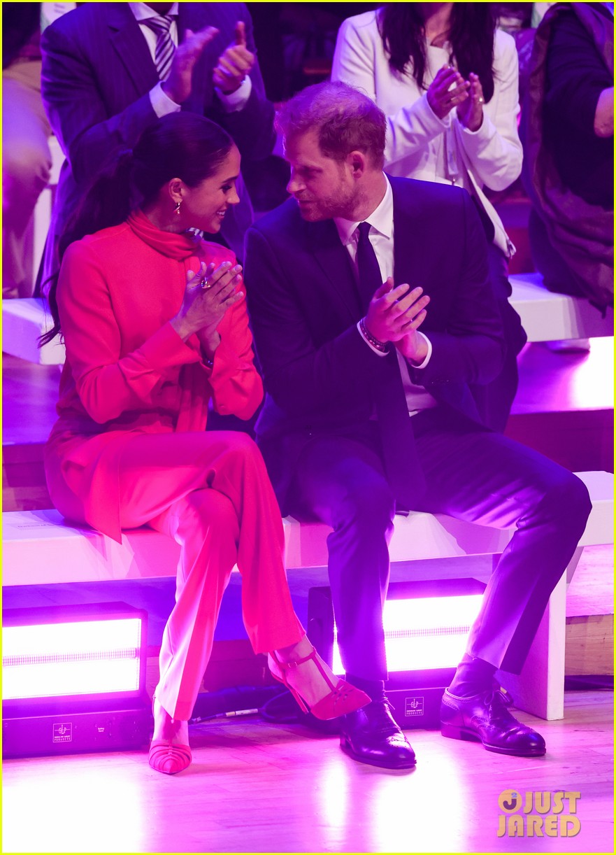 Meghan Markle Wears Red For 2022 One Young World Summit With Prince(02)