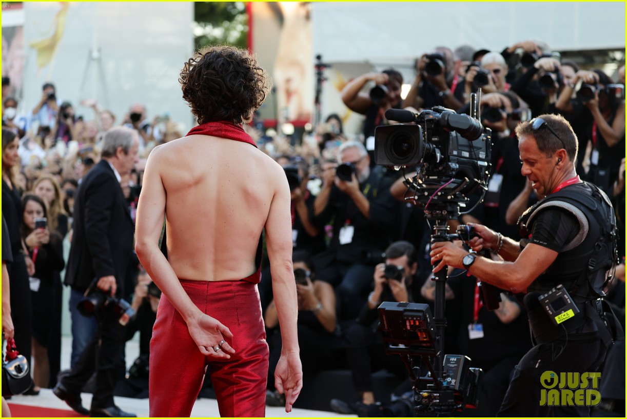 timothee chalamet taylor russell bones and all venice premiere 584809921