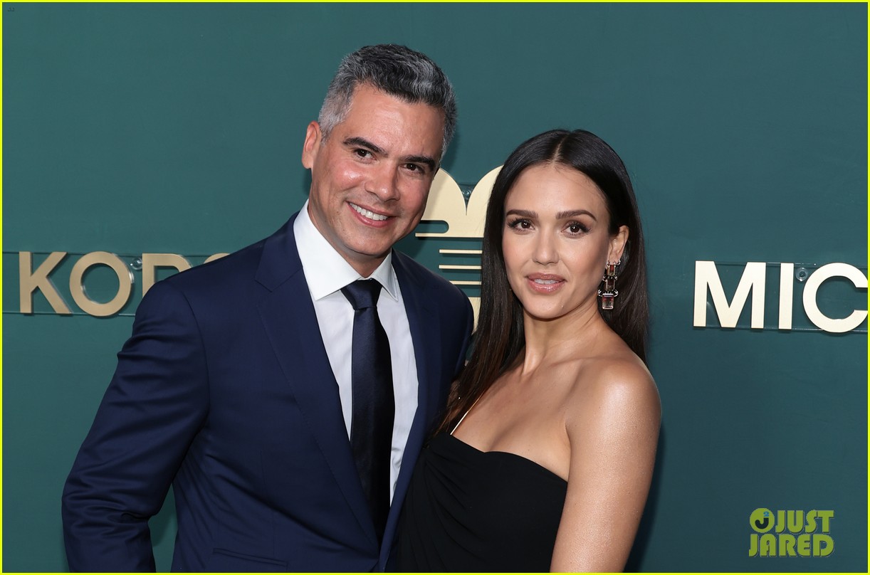 Jessica Alba Gets Support from Husband Cash Warren While Being Honored for  Her Philanthropy!: Photo 4840815 | Alan Cumming, Anna Wintour, Billy  Porter, Cash Warren, David Burtka, Erich Bergen, Freida Pinto, Huma, image size:1222x808