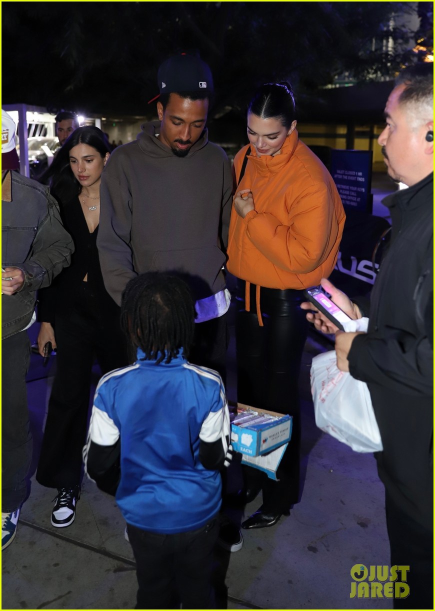 Kendall Jenner Attends Clippers Game with Dad Caitlyn Jenner: Photo