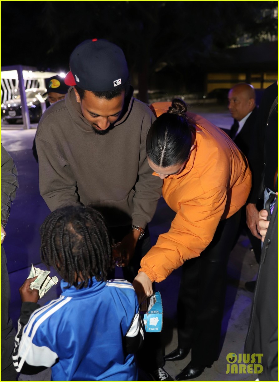 Kendall Jenner Attends Clippers Game with Dad Caitlyn Jenner: Photo