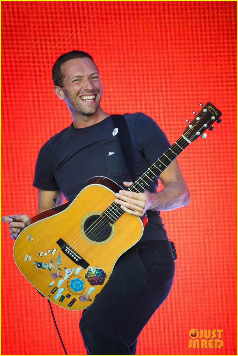 chris martin coldplay show health update 11