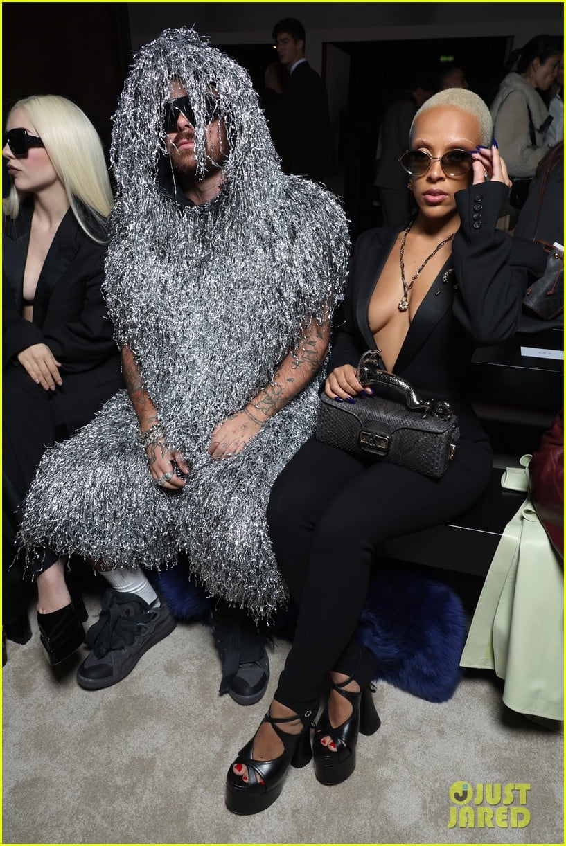 Doja Cat Claps Back After Fan Says Her Gold Face Makeup 'Looks Ugly' On