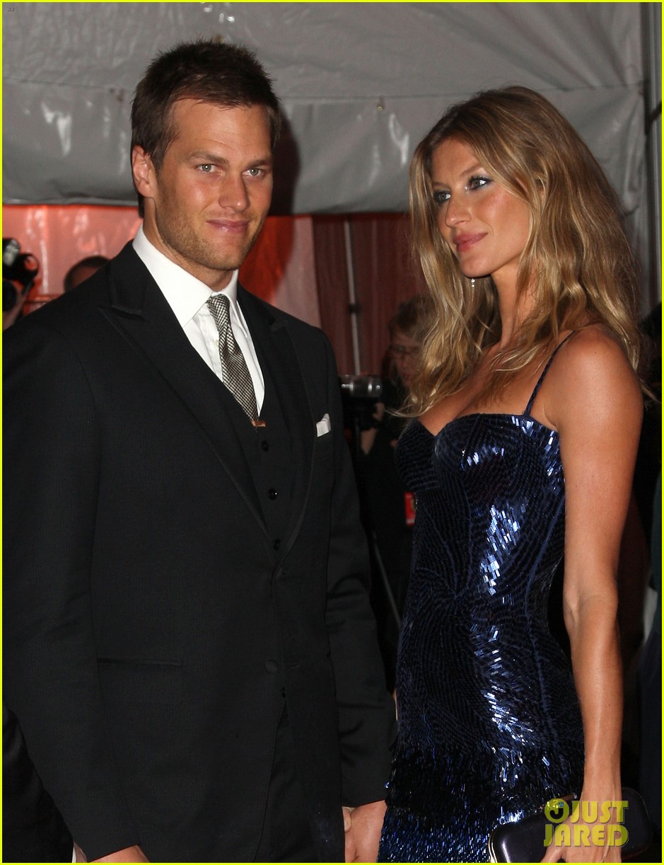 Gisele Bundchen Files to Divorce Tom Brady After 13 Years of Marriage(02)