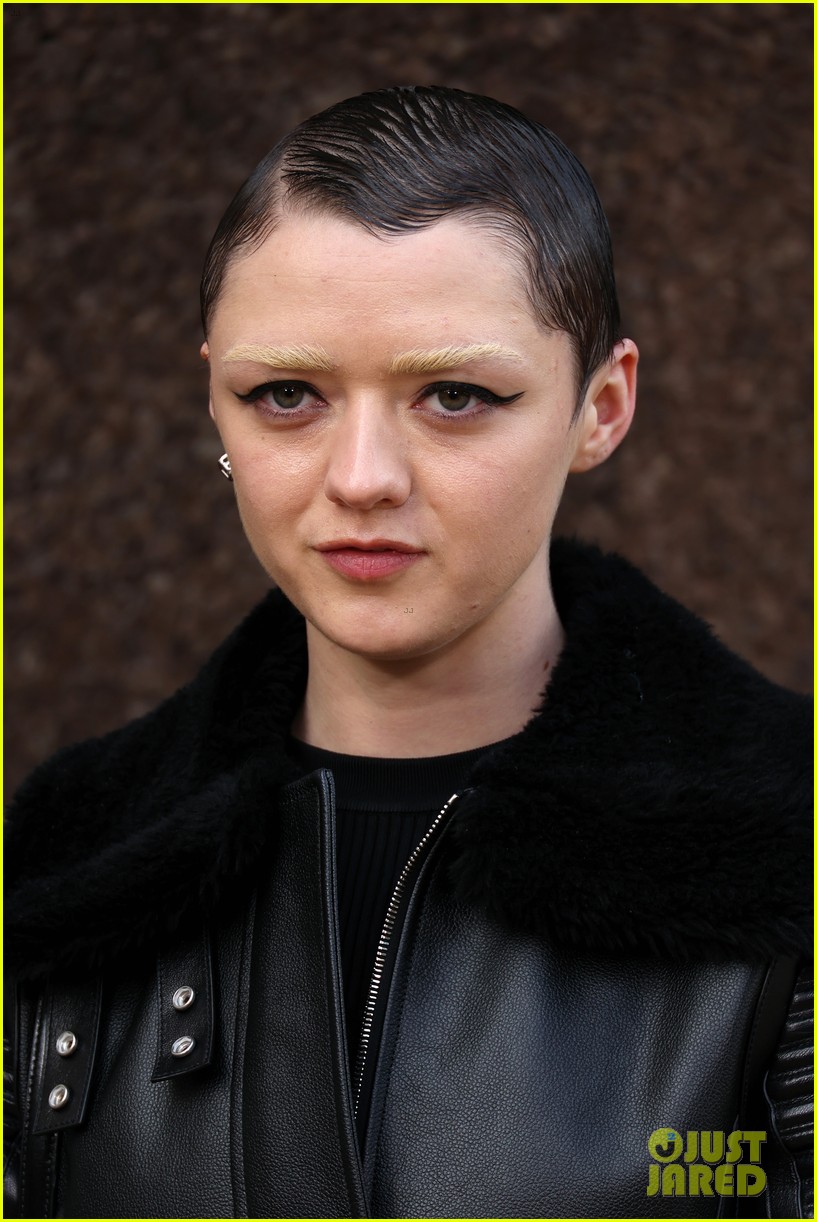 Gigi Hadid, Bella Hadid, & So Many More Celebs Bleached Their Eyebrows