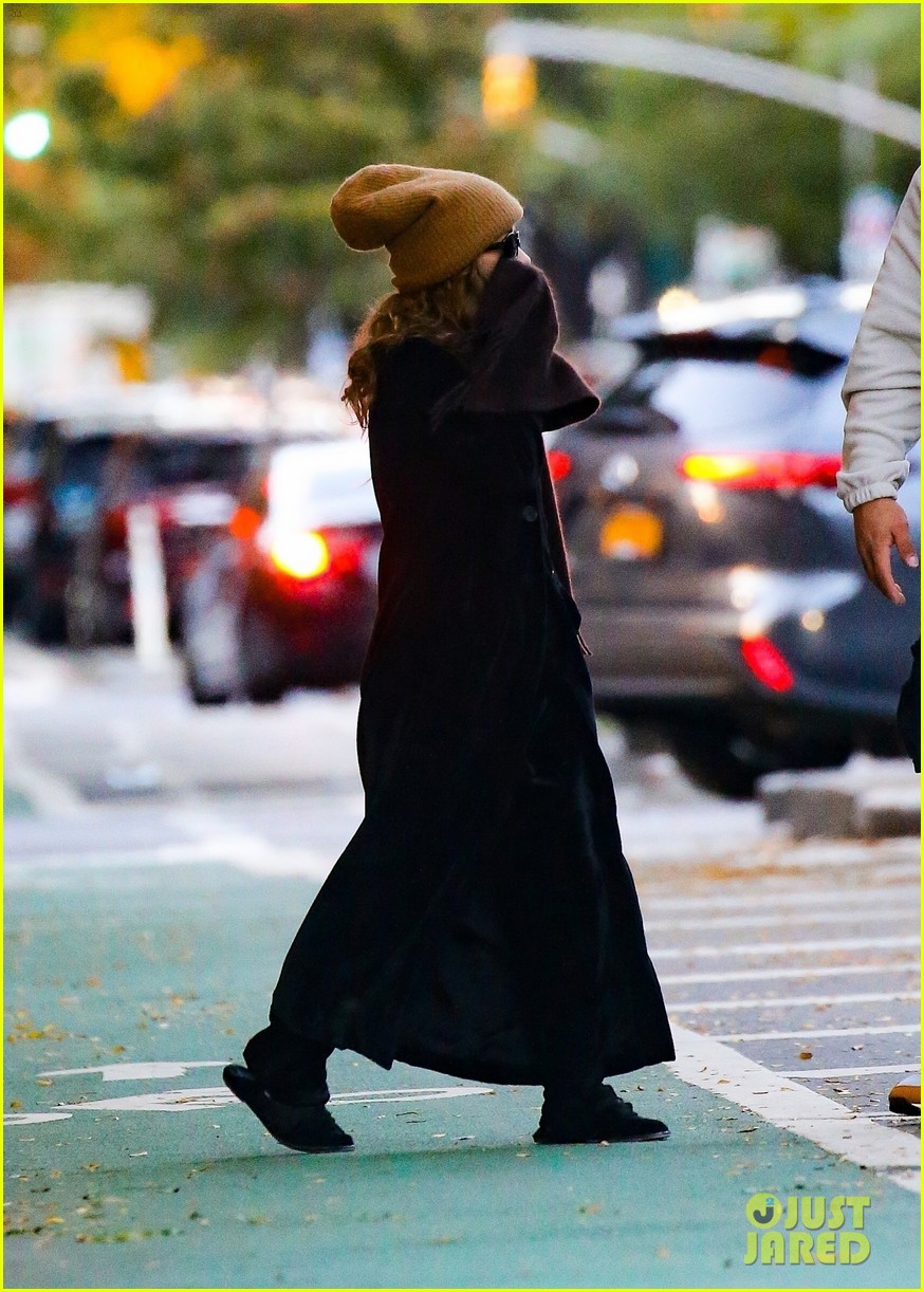 mary kate ashley olsen bundle up while leaving their office 054841389