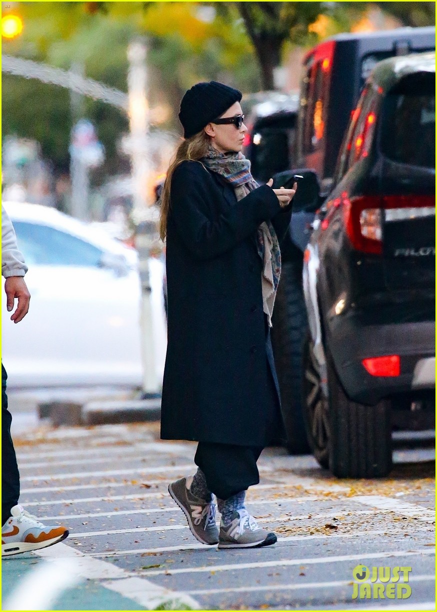 mary kate ashley olsen bundle up while leaving their office 11