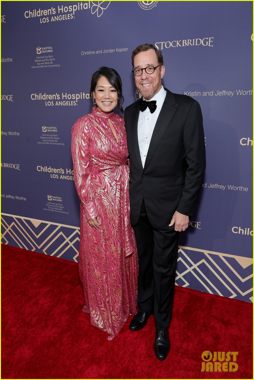 Chris Pine Joins Justin Timberlake & Jessica Biel at Children's(02)