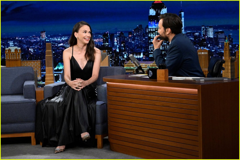 Sutton Foster Explains Why She Decided to Return to Broadway After 8 ...