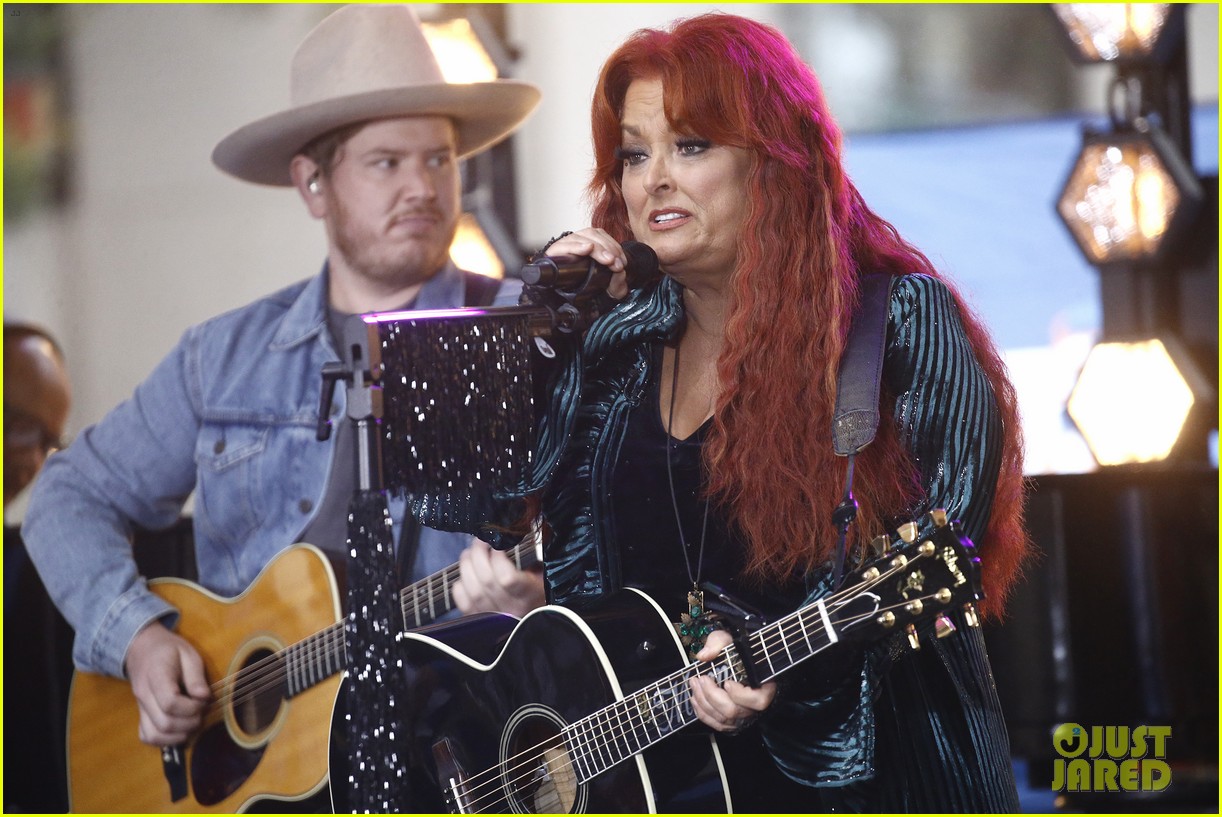 Wynonna Judd Is 'Healing' From Mom Naomi's Death Through The Judds(00)