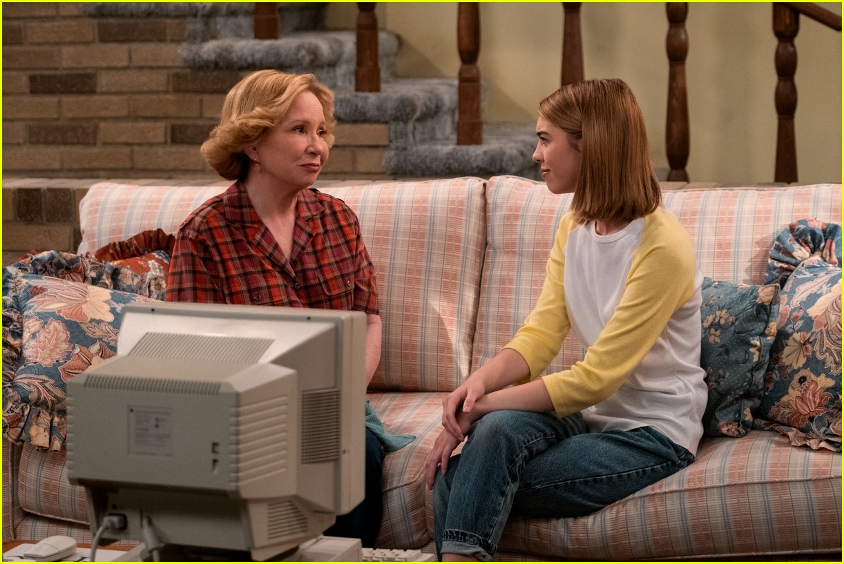 Netflix Debuts 'That '90s Show' Teaser & First Look Photos Watch the