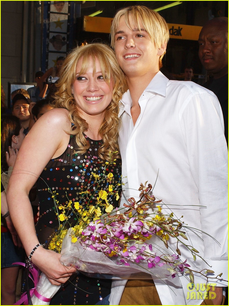 hilary duff reacts aaron carter death tribute post 014850660
