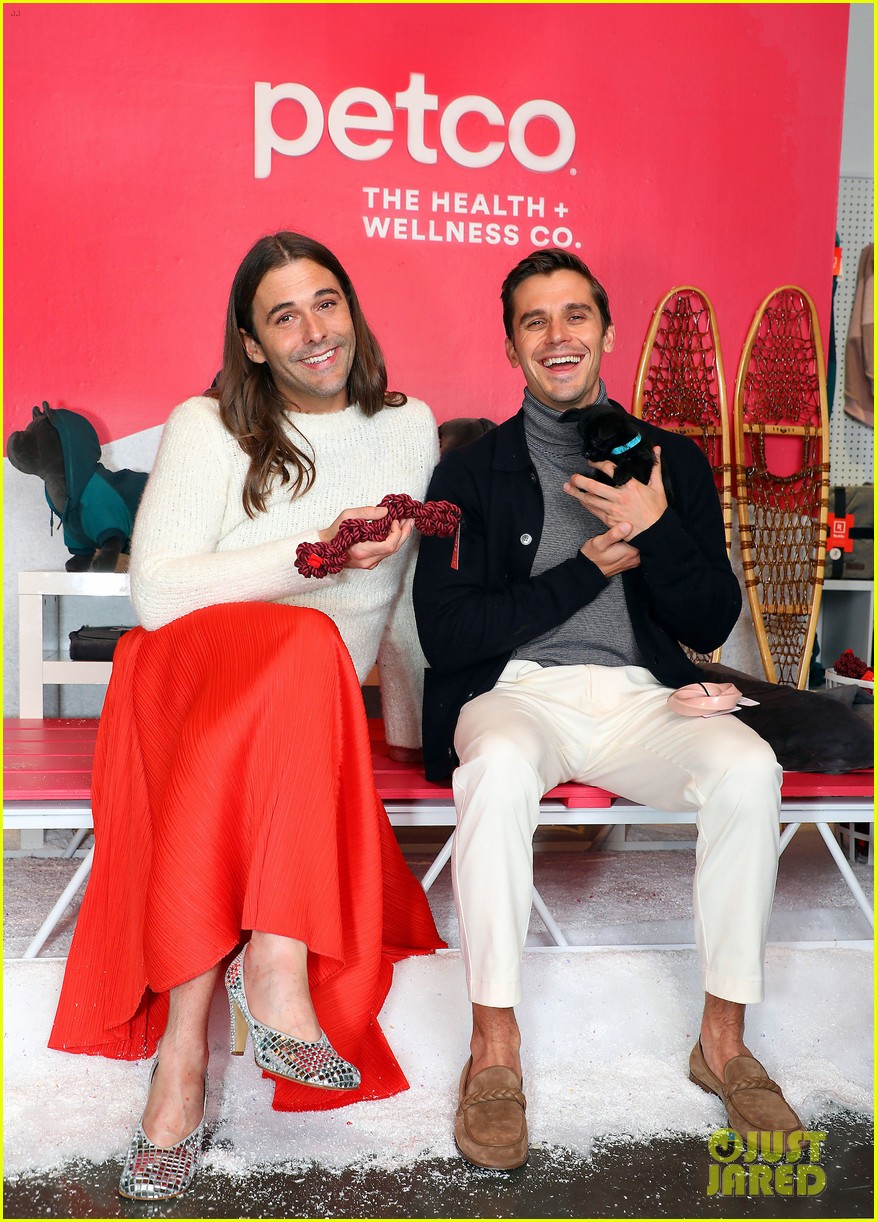 Antoni Porowski & Jonathan Van Ness Explain The Origin of Their New Pet(01)